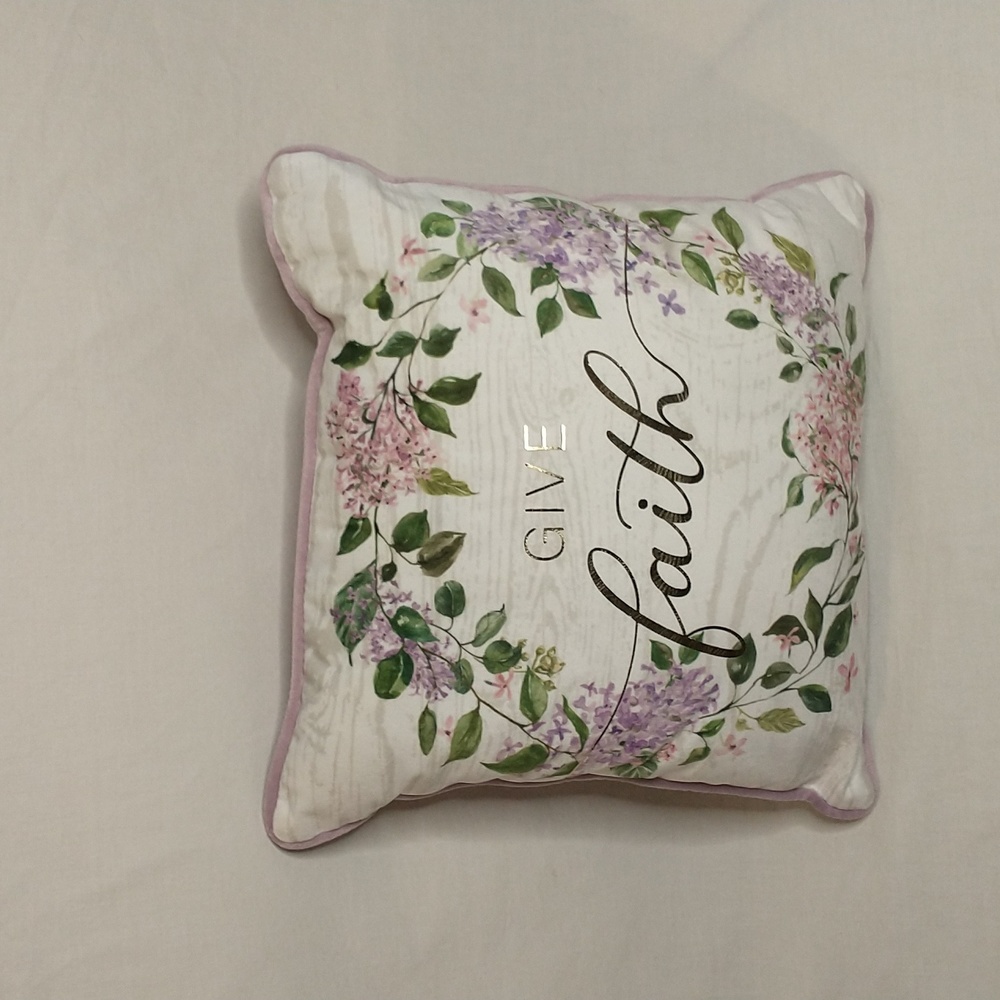 🌼🍒 Stratford Home Faith Mini Throw Pillow